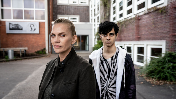 Von links: Helen Dorn (Anna Loos) ,Denniz Burhan (Dominik Ganser). Copyright: ZDF/Georges Pauly