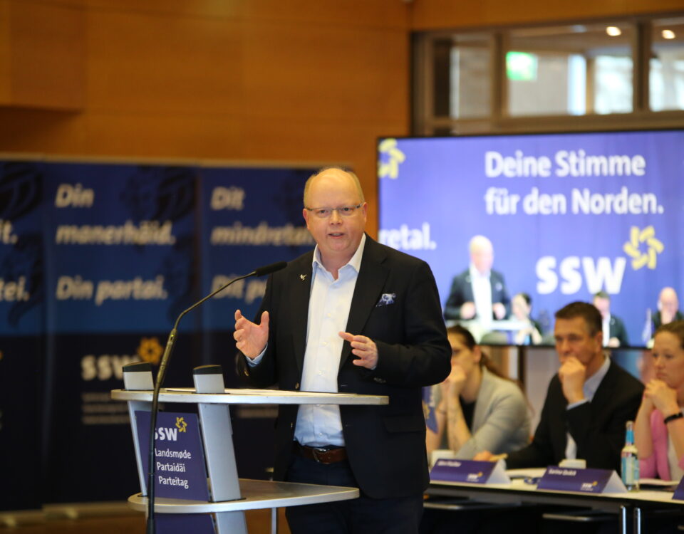 Stefan Seidler spricht auf dem Landesparteitag in Schleswig am 11.01.2025. (Foto: SSW)